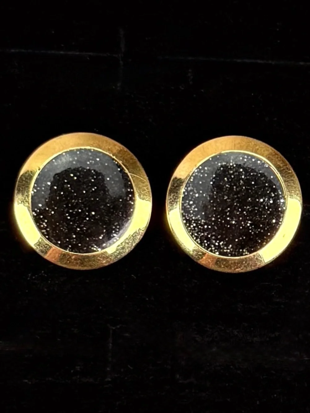 N/A vintage round